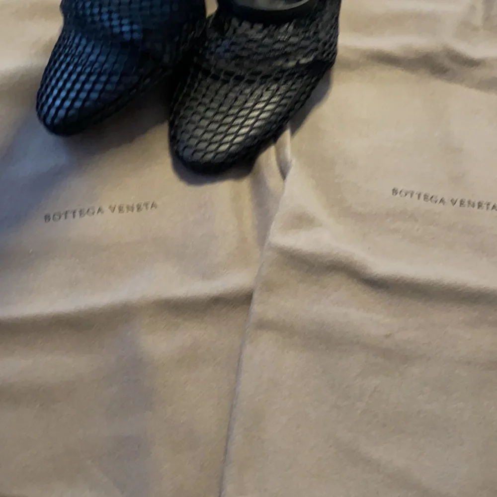 BOTTEGA VENETA Chain-embellished macramé and leather pumps Black - Picture 12 of 16